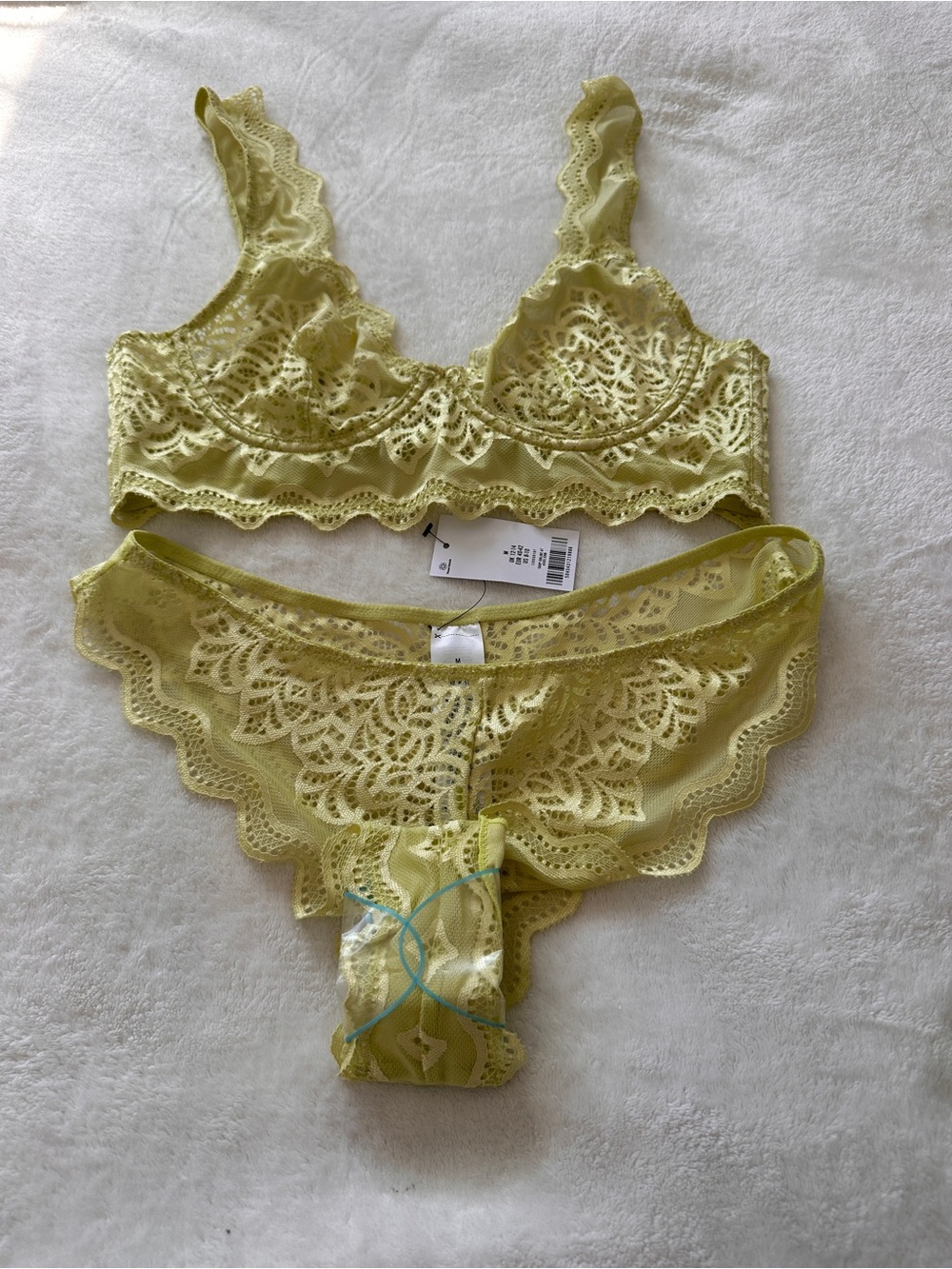 Topshop Lemon Lace Bralette and Bikini Brief Set Size M  US 8-10